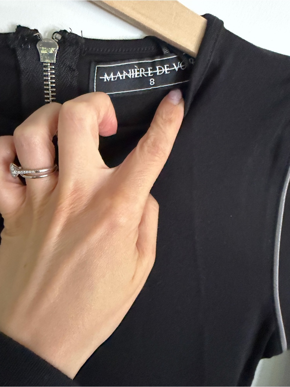Maniere De Voir Black Long-Sleeve Zip-Front Bodycon Top - Picture 4 of 5
